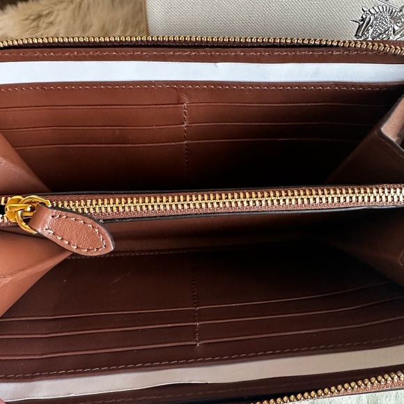 Burberry Elmore Leather Zip Around Wallet - Picture 3 of 11